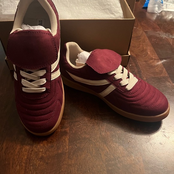 NEW Steve Madden Madrid Maroon Sneakers | Burgundy & White | Size 7.5 - Picture 4 of 7